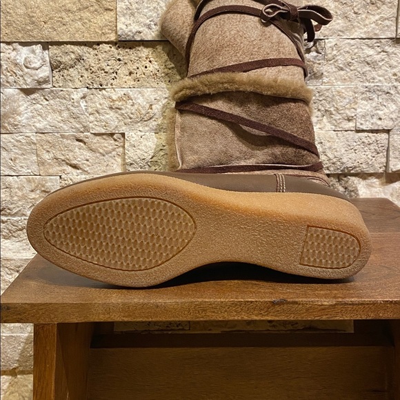 Mocatem Shearling Après-Ski Boots – Size 7 – Made in Canada - Picture 9 of 16